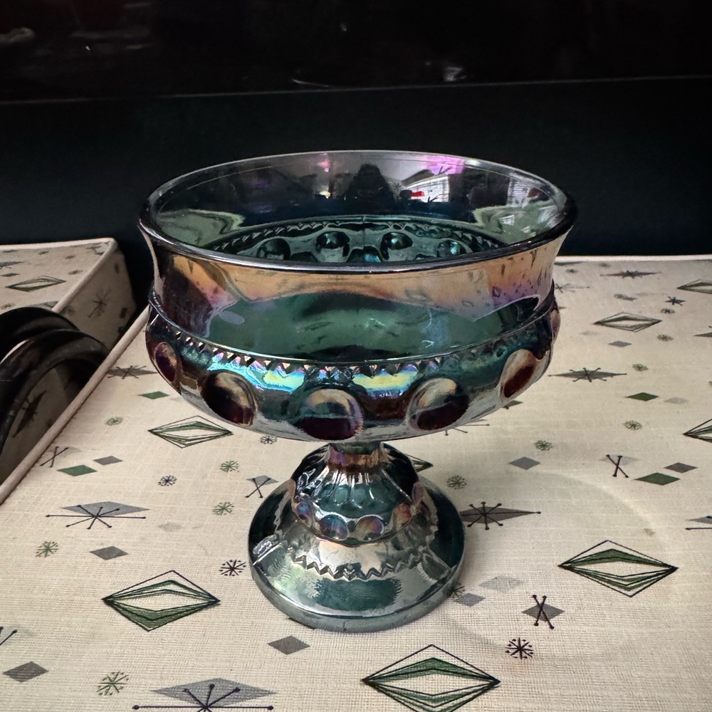 Gorgeous vintage Indiana carnival glass dish